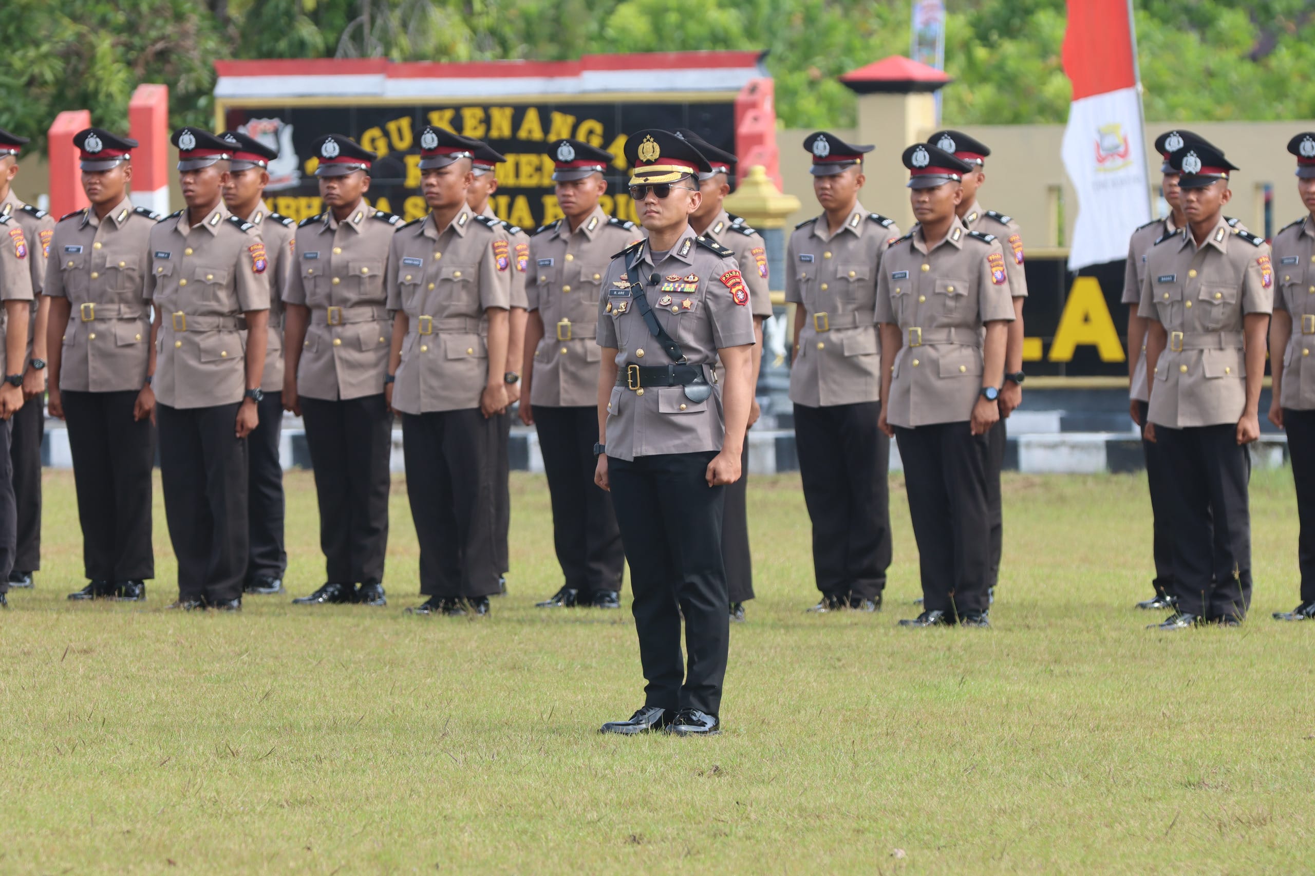 Suasana Haru Warnai Pelantikan 143 Siswa SPN Polda Kalteng Jadi Polisi
