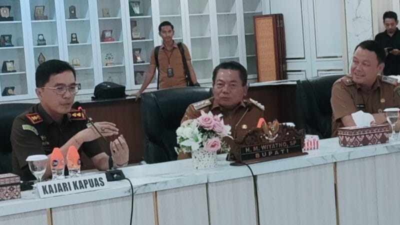 Bupati Kapuas Serah Terima Barang Milik Daerah dengan Kejaksaan Negeri Kapuas