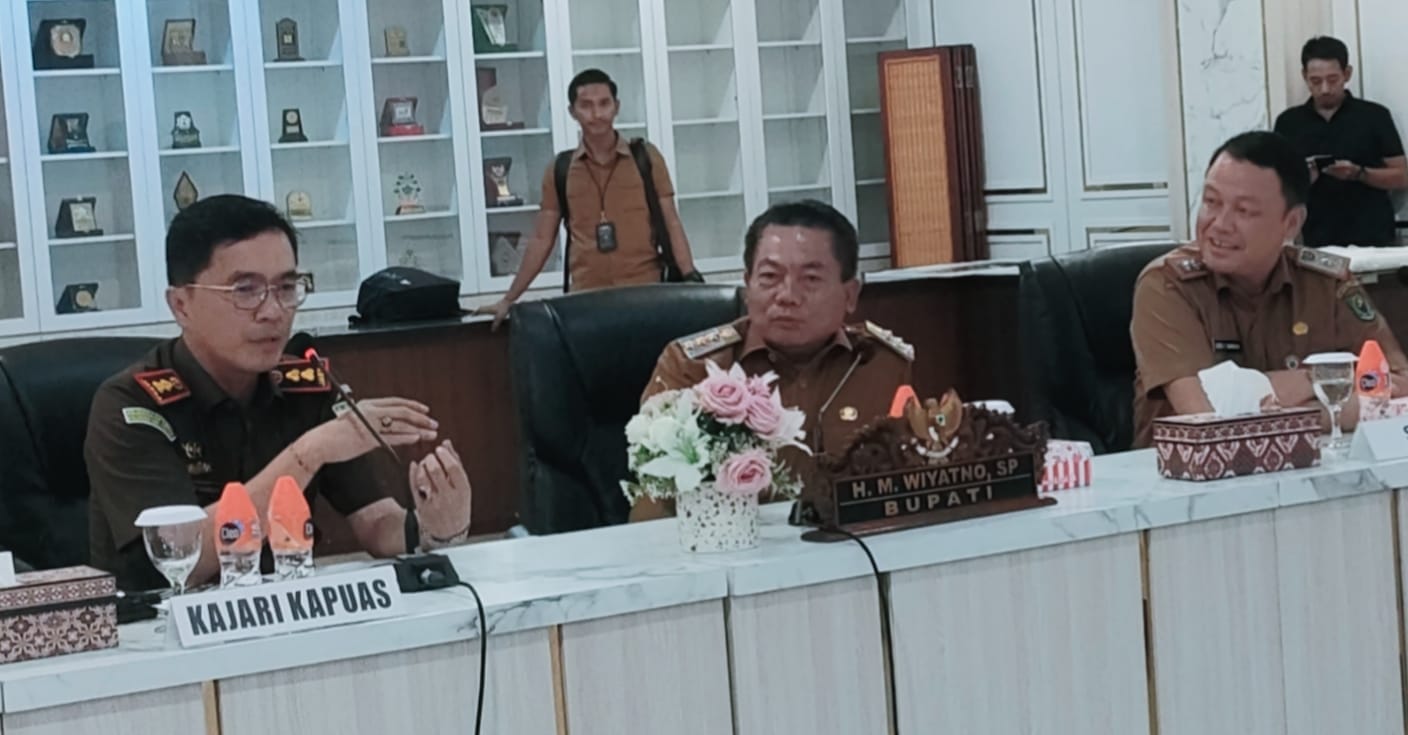 Bupati Kapuas Serah Terima Barang Milik Daerah dengan Kejaksaan Negeri Kapuas