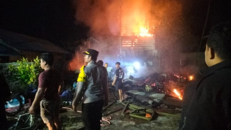 Korsleting Listrik, Satu Rumah dan Bangunan Walet Hangus Terbakar