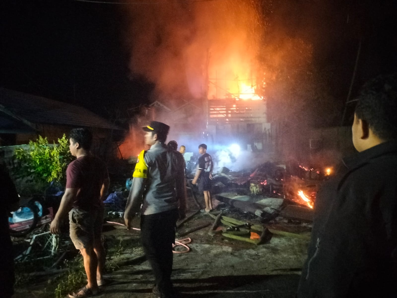 Korsleting Listrik, Satu Rumah dan Bangunan Walet Hangus Terbakar
