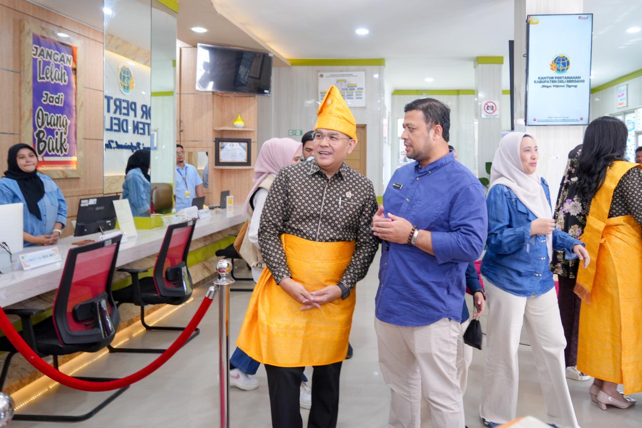 Kunjungan Kerja Wamen ATR/BPN ke Sumut, Pantau Layanan WBBM dan Serahkan Sertipikat Tanah