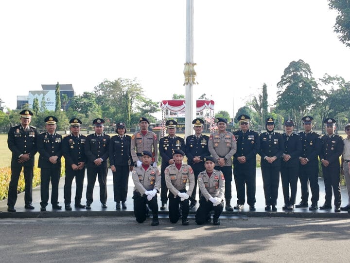 Peringatan Hari Kesadaran Nasional, Kapolda Kalteng Anugerahkan Satya Lencana kepada 852 Personel