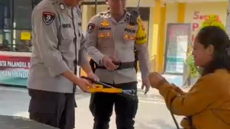 Polresta Palangka Raya Layani Ngidam Ibu Hamil Asal Sampit dengan Pendekatan Humanis