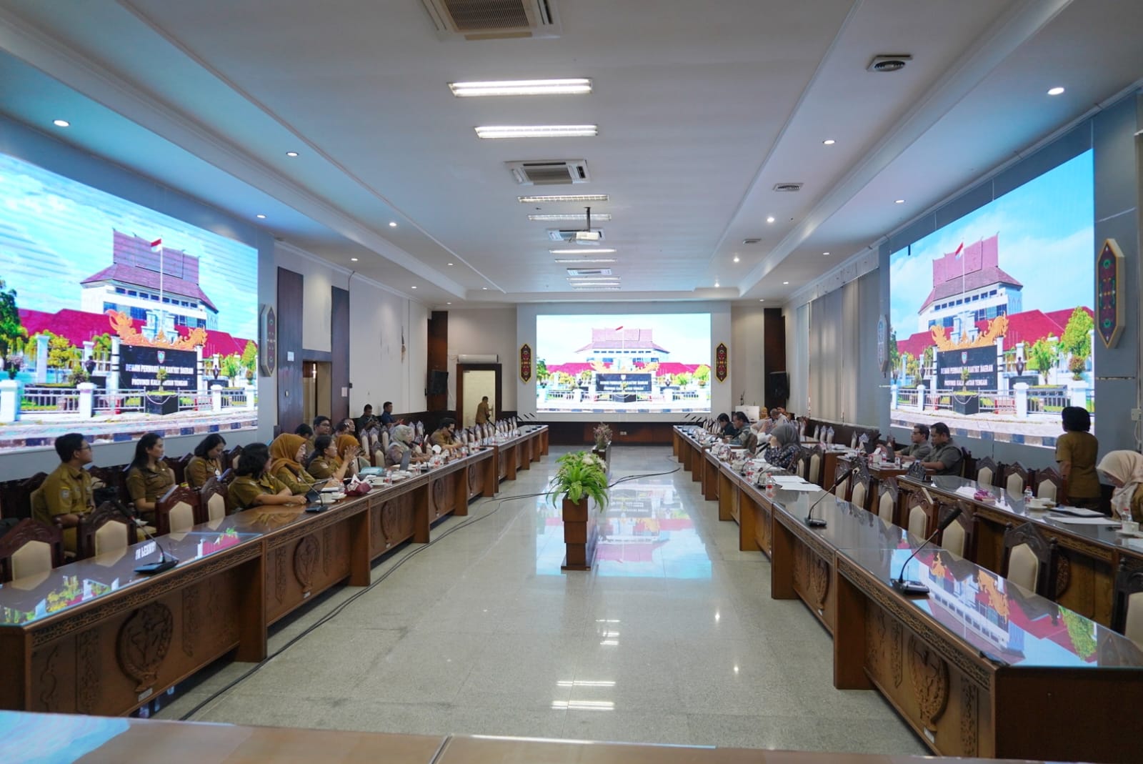 Dorong Investasi Berkualitas, Pansus DPRD dan Tim Pemprov Kalteng Gelar Rapat Bersama