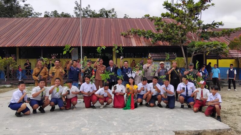 Karang Taruna Provinsi dan Kabupaten Tanam Ratusan Bibit Pohon di Desa Pematang Limau