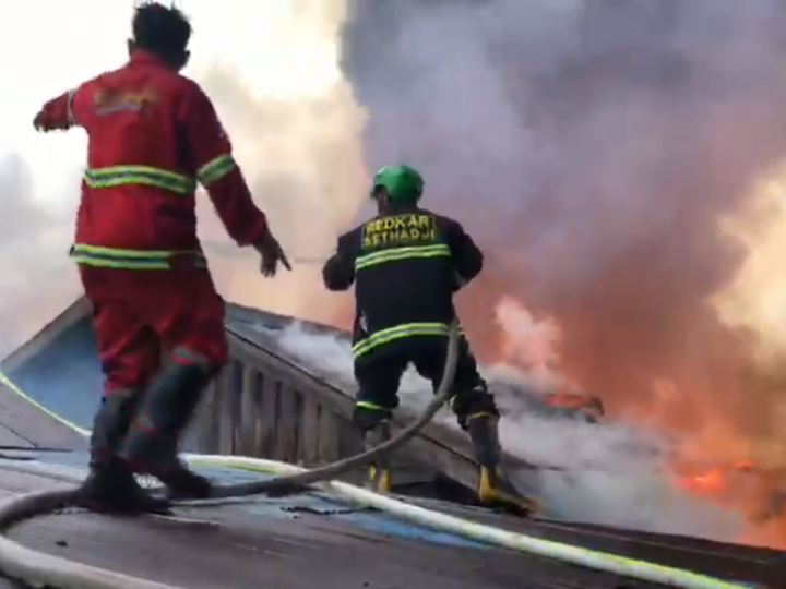 Korsleting Diduga Jadi Pemicu, 10 Rumah Panggung di Mendawai Sosial Ludes Terbakar
