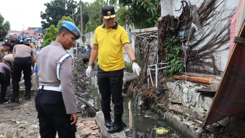 Implementasikan Arahan Presiden, Kapolda Kalteng Ajak Semua Pihak Jaga Kebersihan Pasar Besar