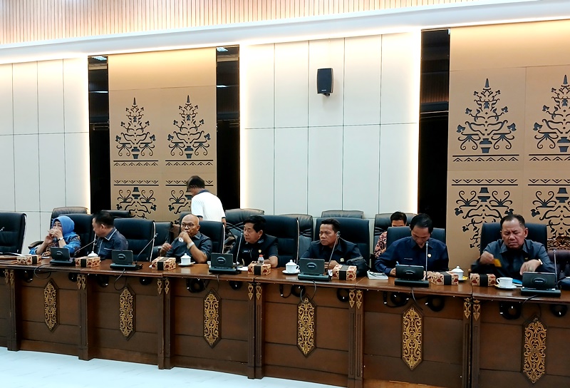 Rapat Dengar Pendapat DPRD Barut, Patih Herman Soroti Truk Batu Bara Pelat Luar Daerah dan Minim Tenaga Kerja Lokal