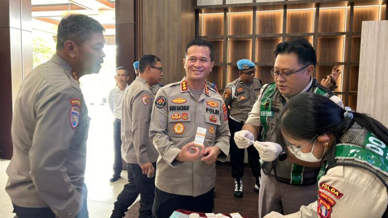 Komitmen Zero Narkoba, Kapolda Kalteng Pimpin Langsung Tes Urine Pejabat Utama