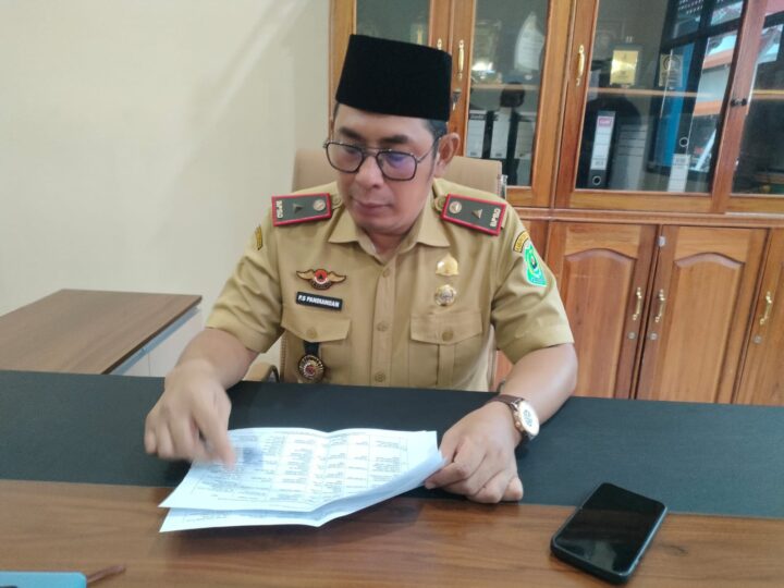 Wabup Serahkan Bantuan Tunai bagi Korban Kebakaran dan Angin Puting Beliung