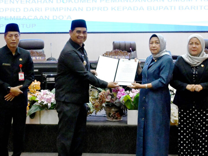 Bupati Barito Utara Hadiri Rapur, Penyampaian Pemandangan Umum Fraksi DPRD Terhadap Lima Raperda