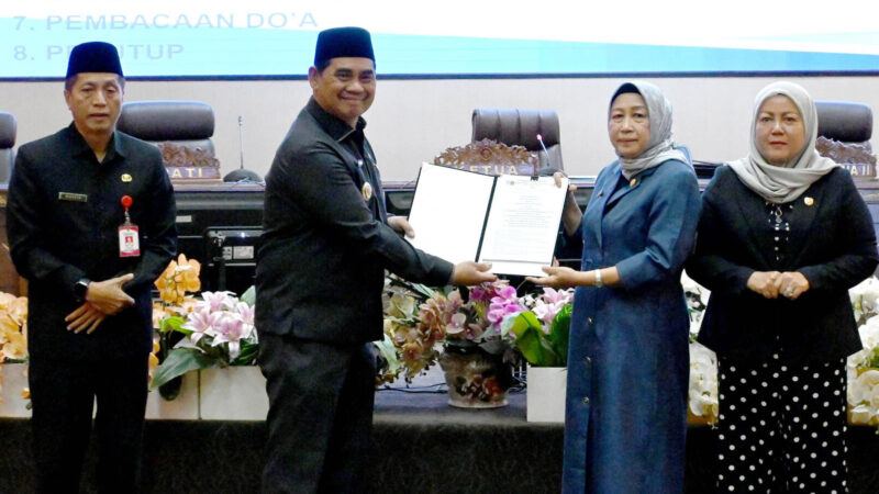 Bupati Barito Utara Hadiri Rapur, Penyampaian Pemandangan Umum Fraksi DPRD Terhadap Lima Raperda