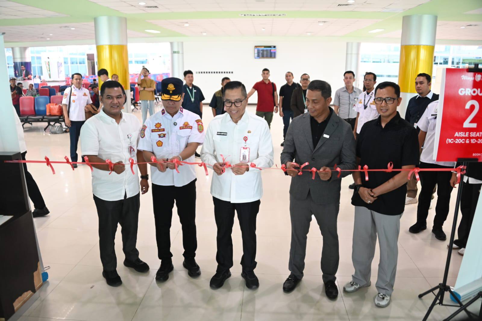 Perkuat Konektivitas Antarwilayah, Plt. Sekda Buka Penerbangan Perdana Wings Air
