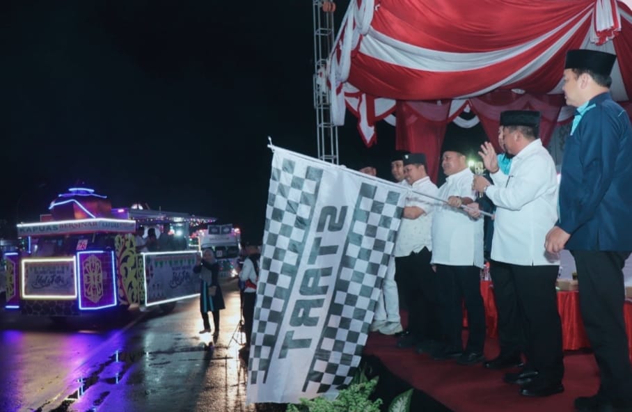 Ratusan Warga Semarakkan Pawai Takbiran Idul Fitri 1447 H di Kuala Kapuas