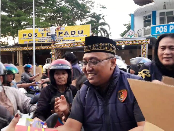 Subdit Jatanras Polda Kalteng Tebar Kepedulian di Ramadan, Seribu Lebih Takjil Dibagikan ke Pengguna Jalan