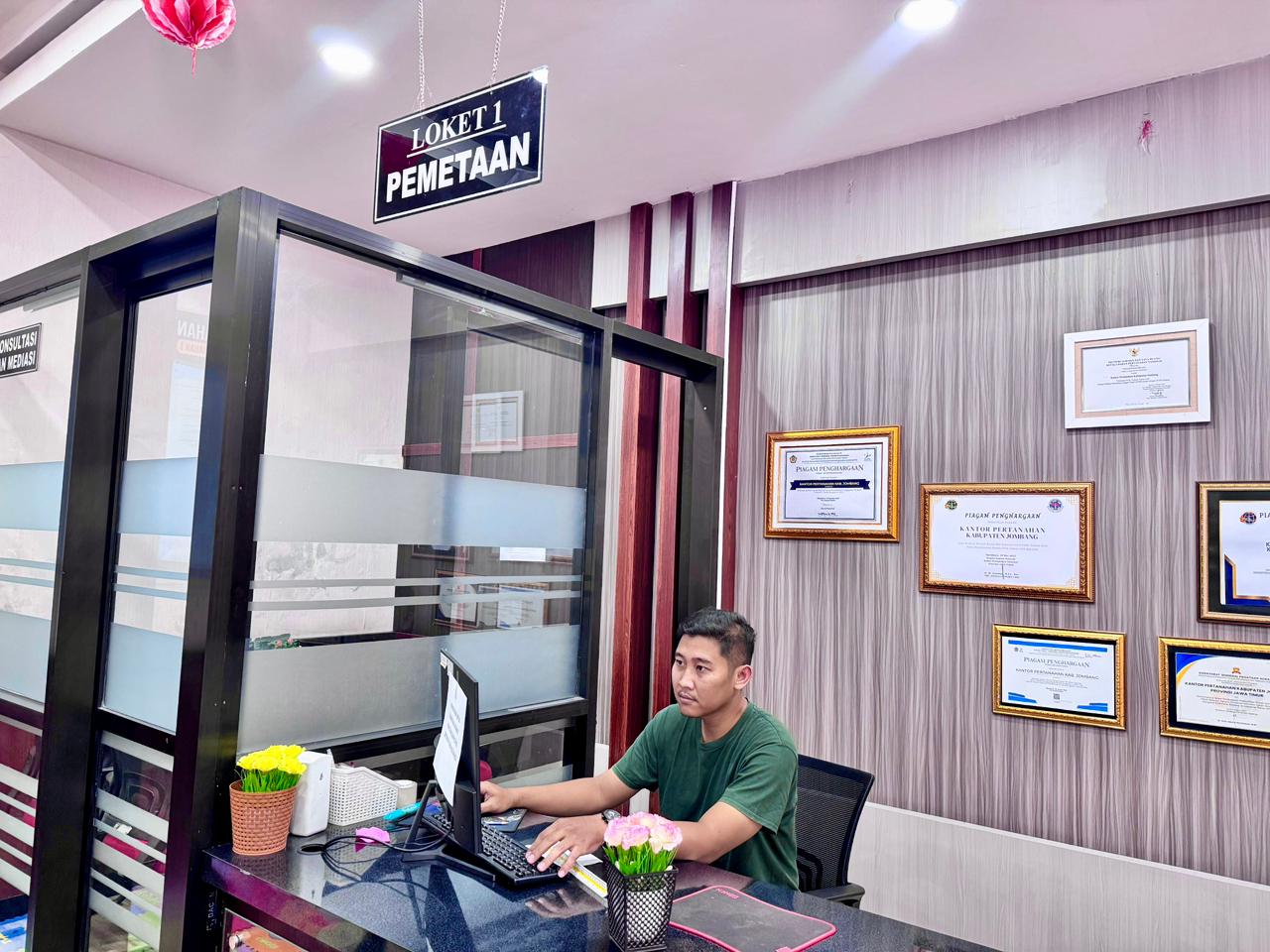 Layanan Pertanahan Tetap Hadir di Masa Libur, Kantah Jombang Buka Akses Informasi bagi Warga