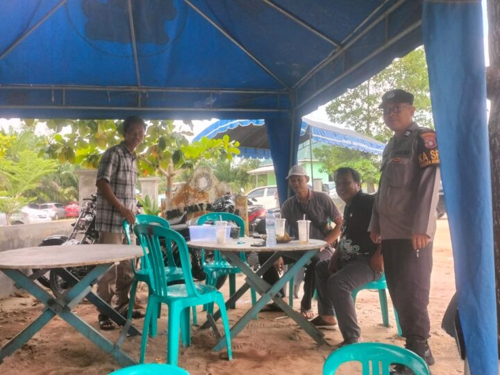 Patroli Humanis, Polsek Bukit Batu Edukasi Pengunjung Soal Keamanan di Surung Danum