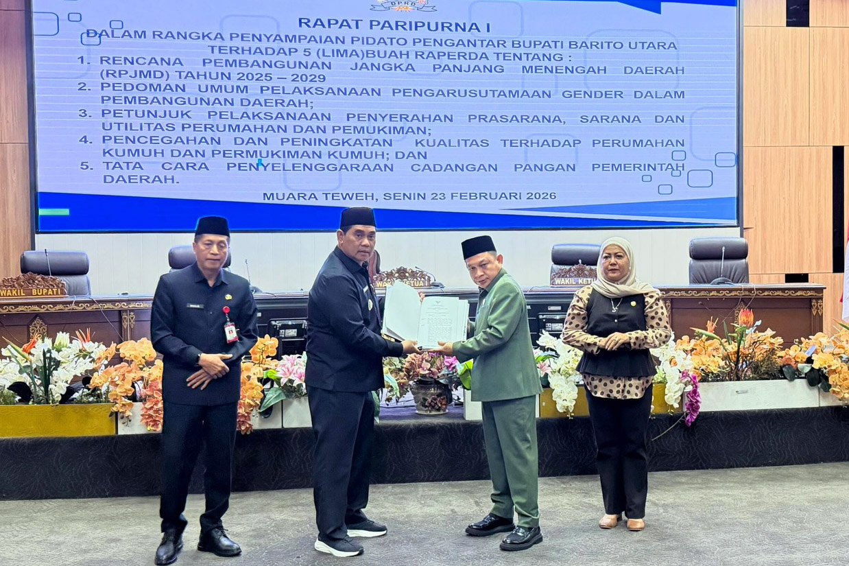 Rapur DPRD Penyampaian Pidato Pengantar Bupati Terhadap Lima Raperda