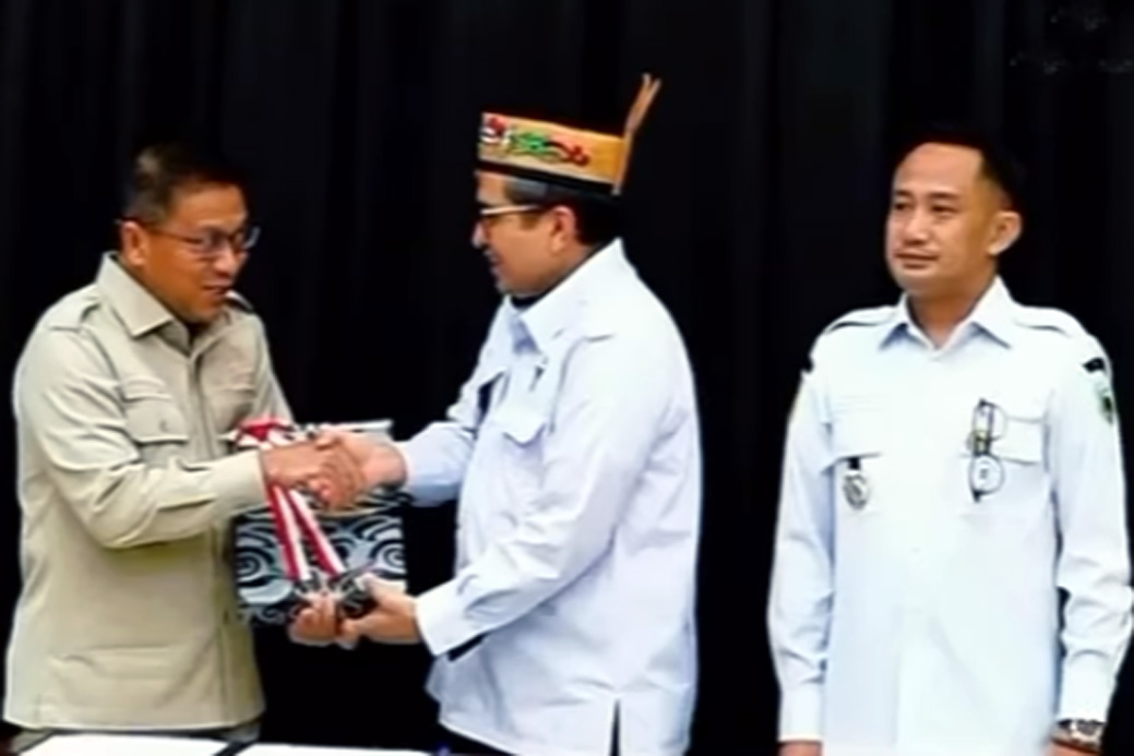 Ketua DPRD Kota Palangka Raya Terima LHP Kinerja dan DTT Semester II Tahun 2025