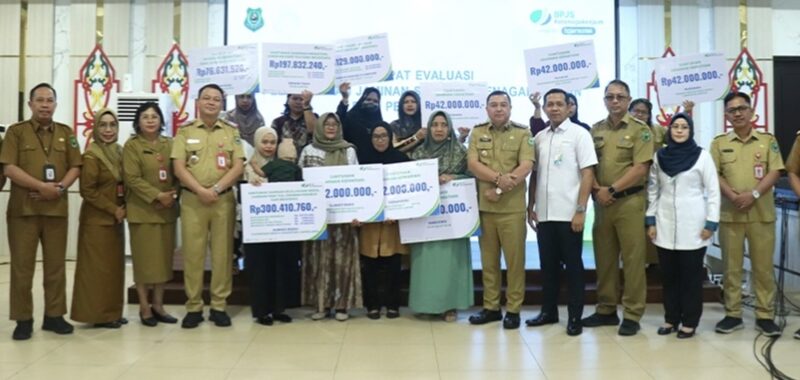 Rapat Evaluasi Jaminan Sosial Ketenagakerjaan Pekerja Rentan dan Penyerahan Santunan Kematian di Kapuas