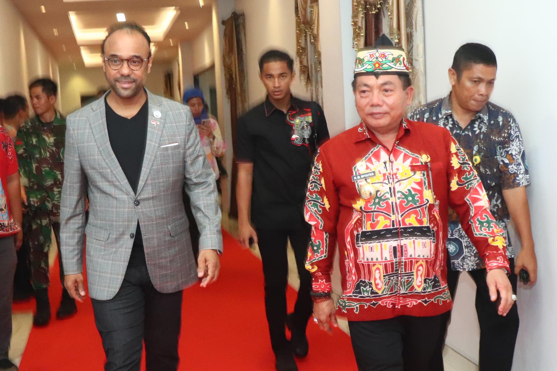 Kunjungan President Noor Dubai Foundation dan Dubes UEA untuk Indonesia ke Kapuas disambut Bupati