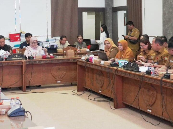 Pansus DPRD bersama Pemprov Kalteng Sepakati Perbaikan Naskah Raperda Penanaman Modal dan PTSP