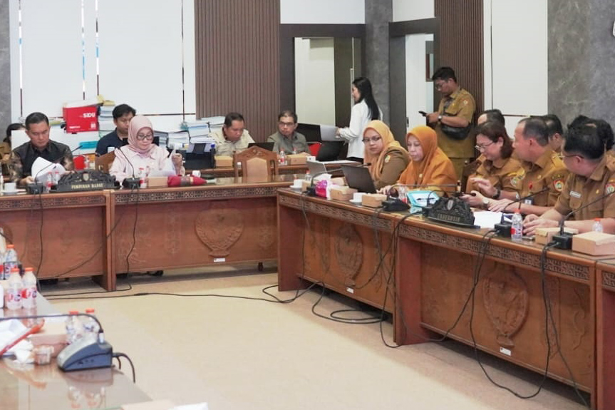 Pansus DPRD bersama Pemprov Kalteng Sepakati Perbaikan Naskah Raperda Penanaman Modal dan PTSP