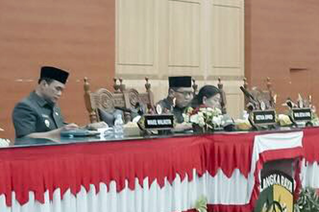 Rapur DPRD Penyampaian Jawaban Wali Kota Palangka Raya Terhadap Pemandangan Umum Fraksi