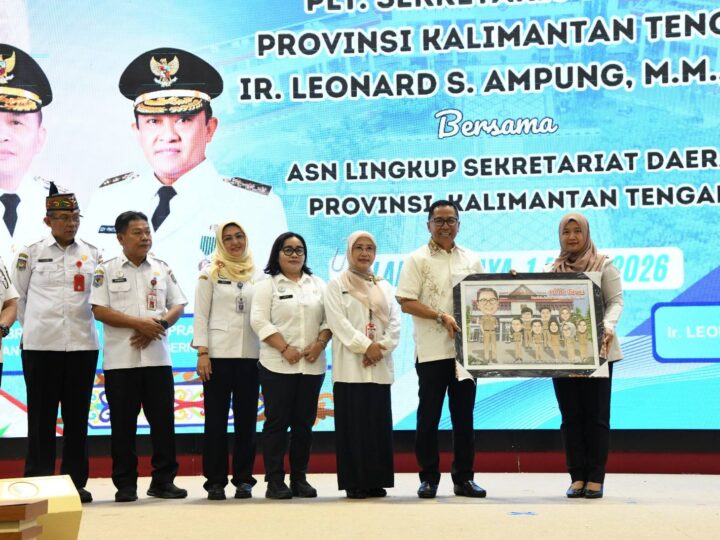 Purna Tugas Usai 35 Tahun Mengabdi, Leonard S. Ampung Ajak ASN Berikan Pelayanan Terbaik Kepada Masyarakat