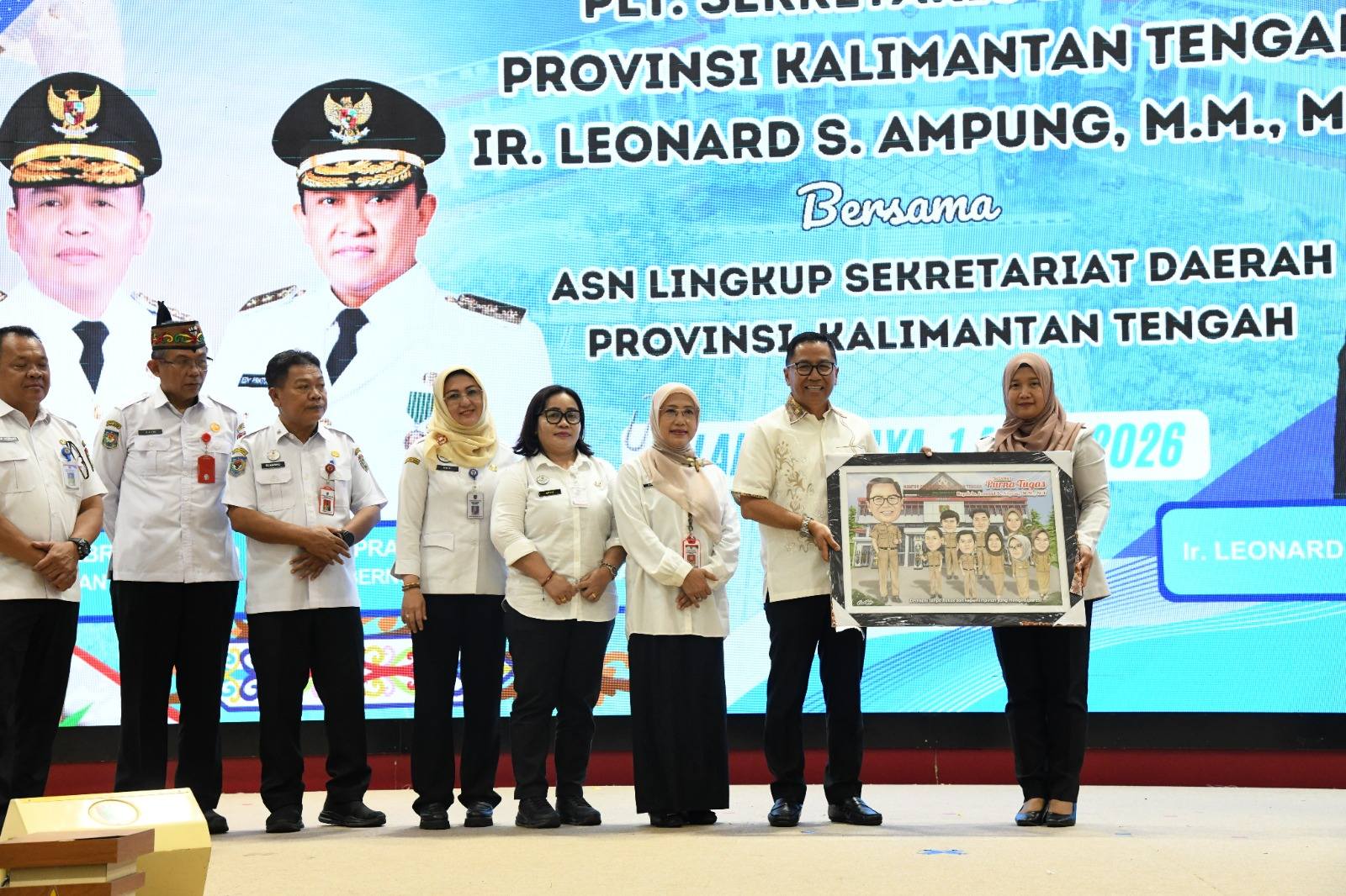 Purna Tugas Usai 35 Tahun Mengabdi, Leonard S. Ampung Ajak ASN Berikan Pelayanan Terbaik Kepada Masyarakat