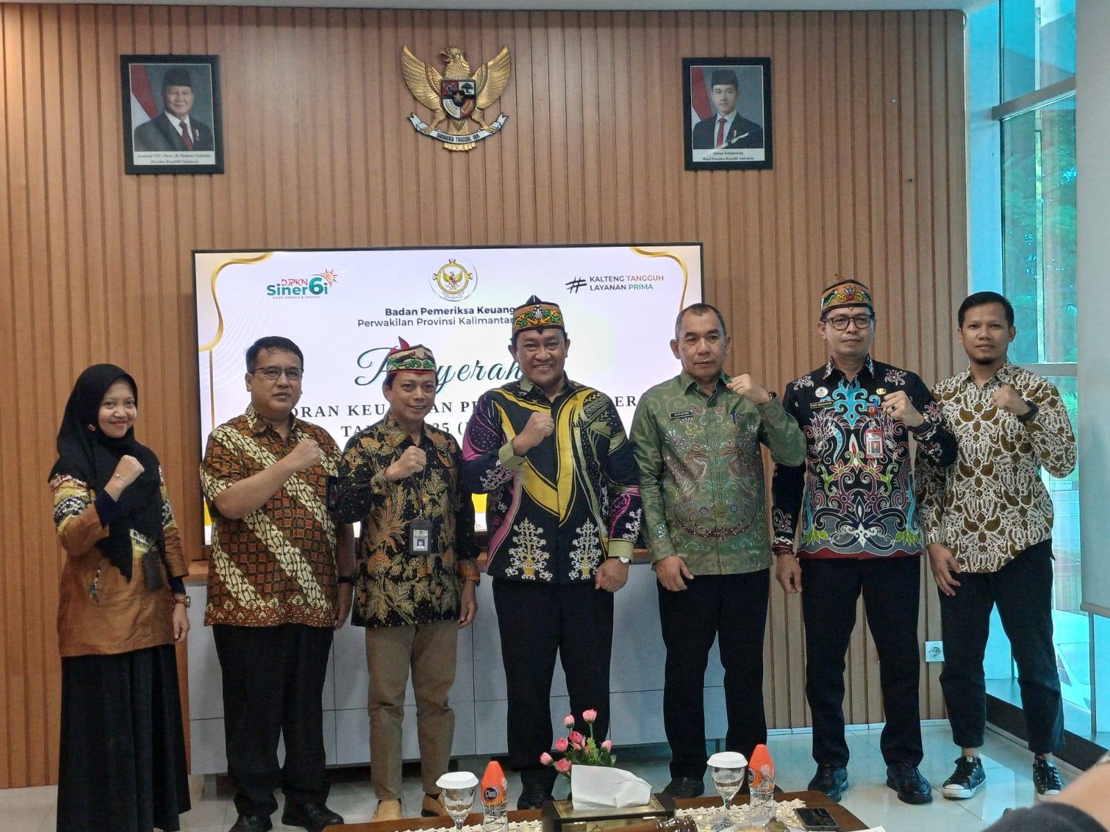 Wagub Edy Pratowo Serahkan LKPD Unaudited 2025 kepada BPK RI Perwakilan Kalteng