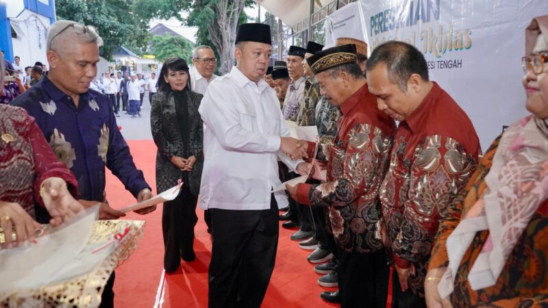 Menteri Nusron Wahid Serahkan 33 Sertipikat Tanah Wakaf di Sulteng, Dorong Percepatan Legalitas Aset Keagamaan
