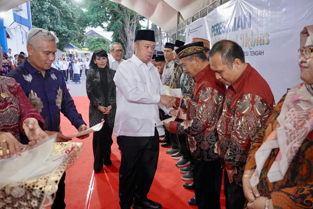 Menteri Nusron Wahid Serahkan 33 Sertipikat Tanah Wakaf di Sulteng, Dorong Percepatan Legalitas Aset Keagamaan