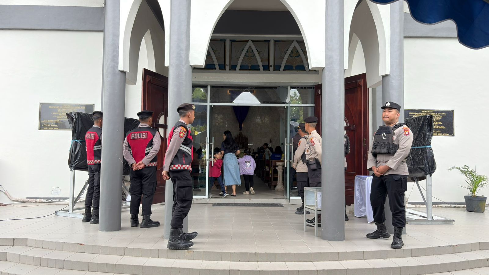 Polresta Palangka Raya Amankan Ibadah Paskah di Katedral Santa Maria, 800 Jemaat Hadir