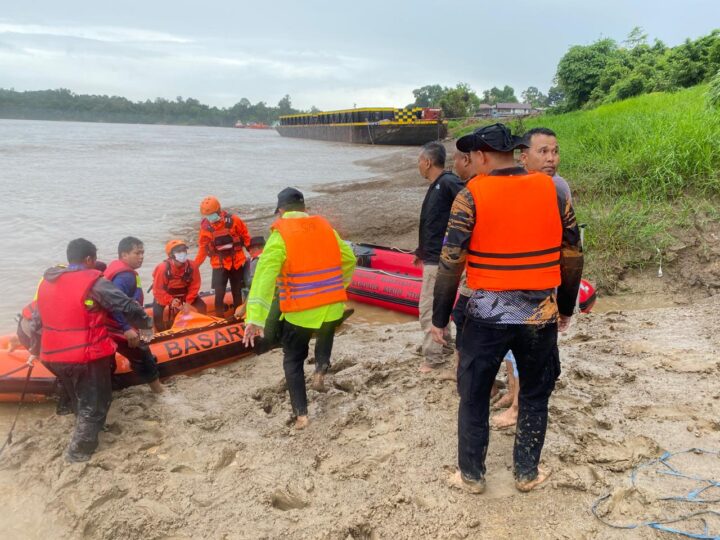 Dua Nyawa di Sungai Barito: Pencarian Berakhir Duka, Kemanusiaan Tetap Menyala