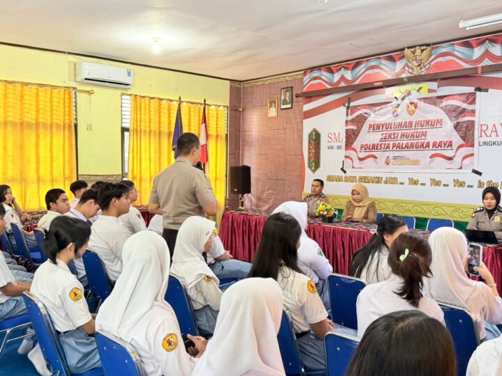 Polresta Palangka Raya Edukasi Pelajar Lewat Program Police Goes to School