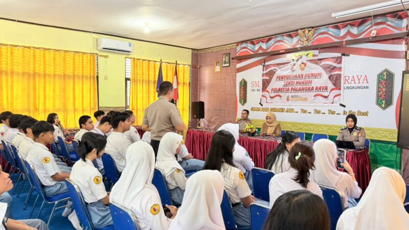 Polresta Palangka Raya Edukasi Pelajar Lewat Program Police Goes to School
