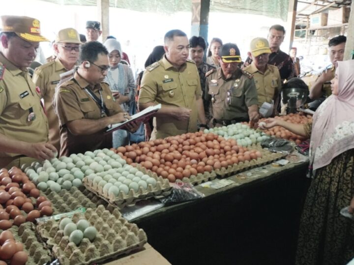 Wabup Kapuas Turun ke Pasar, Pastikan Harga Sembako Stabil dan Data Inflasi Selaras