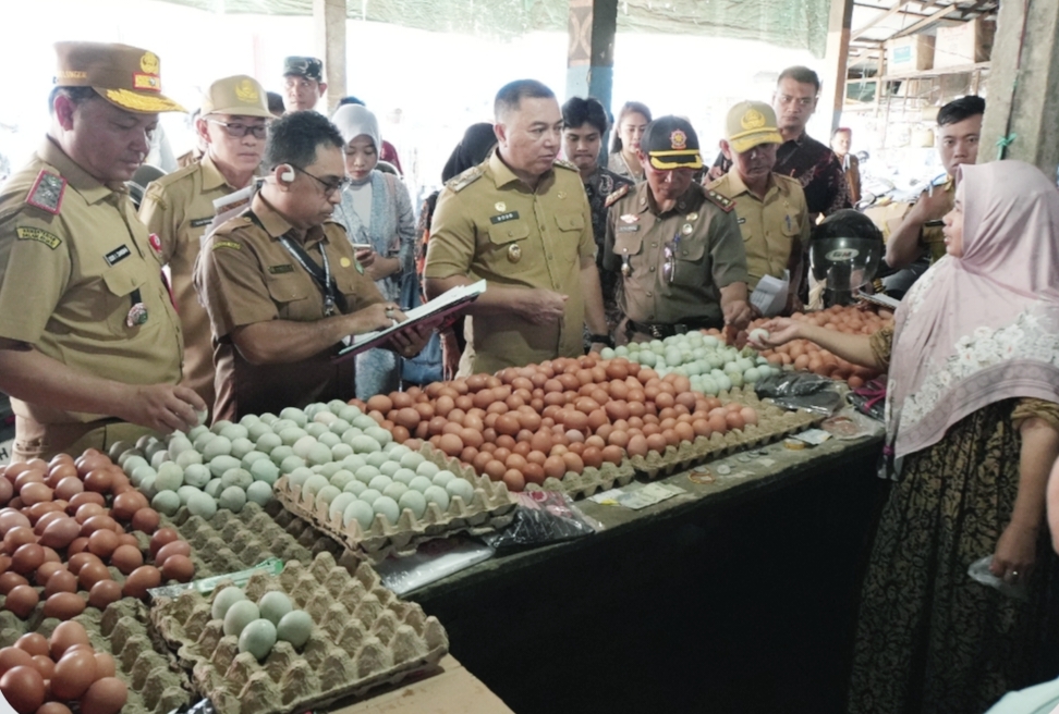 Wabup Kapuas Turun ke Pasar, Pastikan Harga Sembako Stabil dan Data Inflasi Selaras