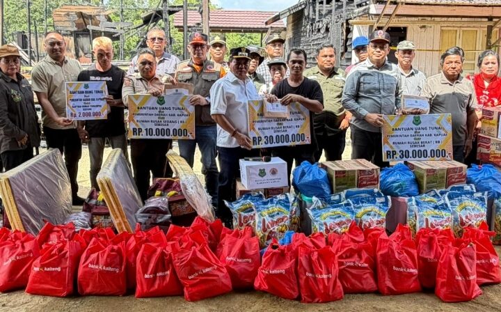 Bupati Kapuas Serahkan Bantuan Korban Kebakaran dan Tinjau Infrastruktur Desa Jakatan Masaha