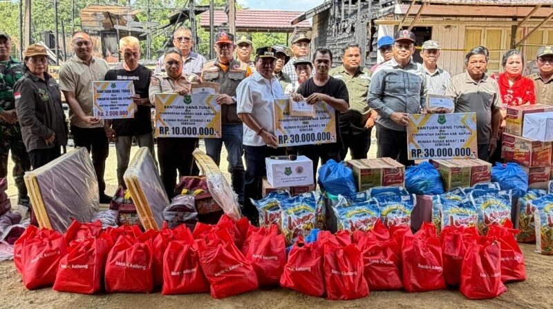 Bupati Kapuas Serahkan Bantuan Korban Kebakaran dan Tinjau Infrastruktur Desa Jakatan Masaha