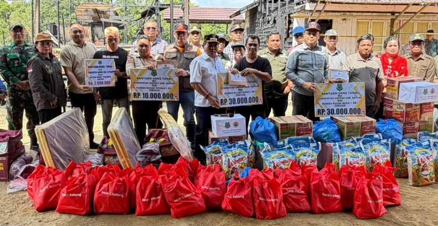 Bupati Kapuas Serahkan Bantuan Korban Kebakaran dan Tinjau Infrastruktur Desa Jakatan Masaha