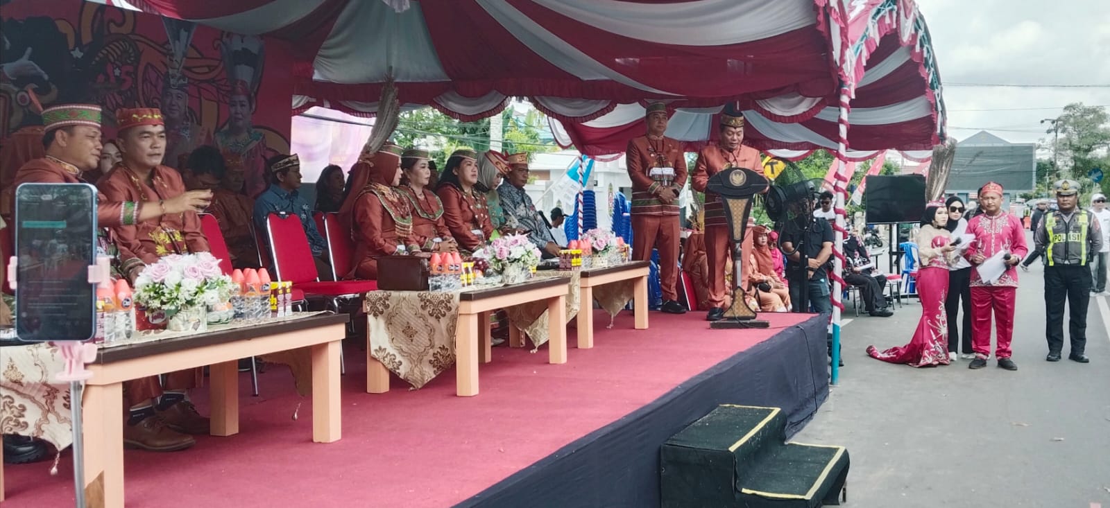 Rayakan Hari Jadi Ke-220 Bupati Wiyatno Lepas Ribuan Peserta Karnaval Budaya Kapuas Tampilkan Harmon