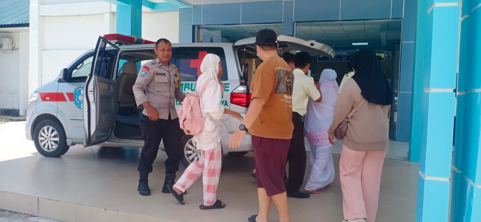 Tangis Keluarga Pecah Saat ODGJ di Langkai Dievakuasi, Polisi Hadir dengan Pendekatan Humanis