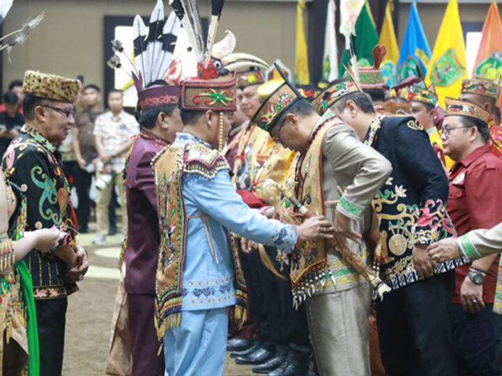 Lantik Pengurus DAD dan BATAMAD, Gubernur : Momentum Perkuat Koordinasi, Satukan Langkah dan Samakan Persepsi