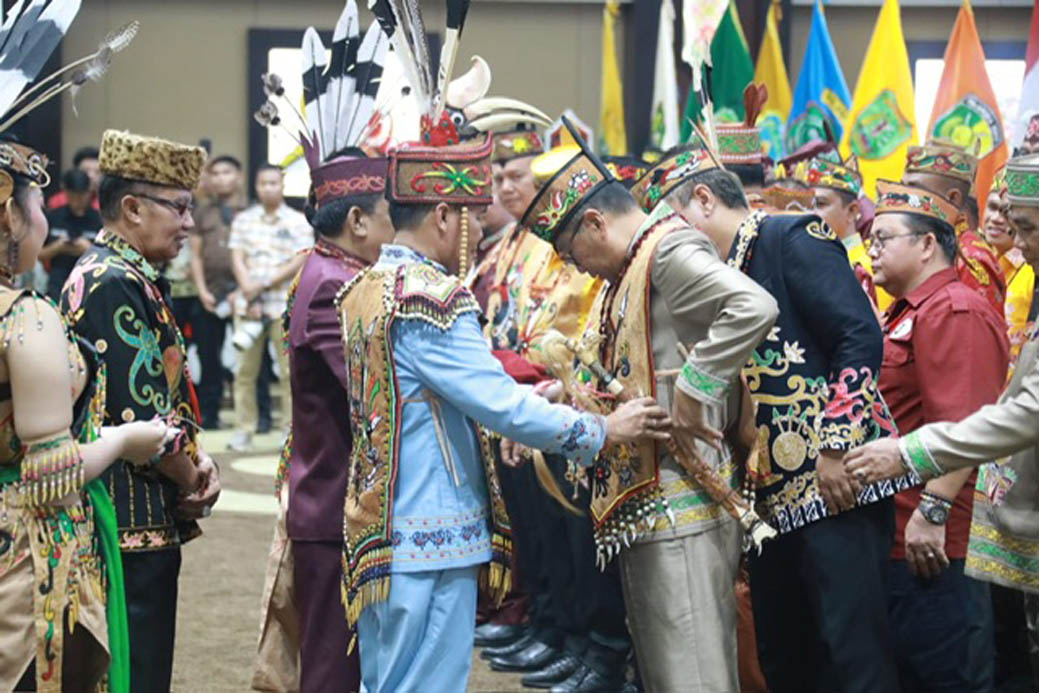 Lantik Pengurus DAD dan BATAMAD, Gubernur : Momentum Perkuat Koordinasi, Satukan Langkah dan Samakan Persepsi