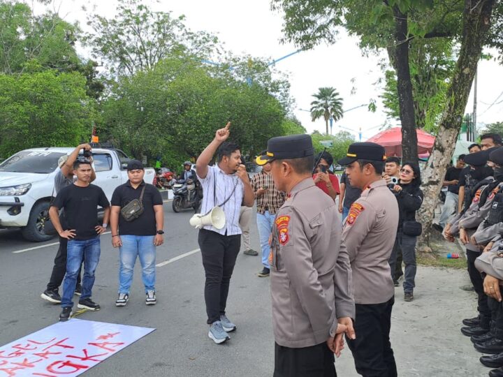 Polisi Turun Kawal Demo di Kantor Pertamina, Arus Lalu Lintas Tetap Lancar