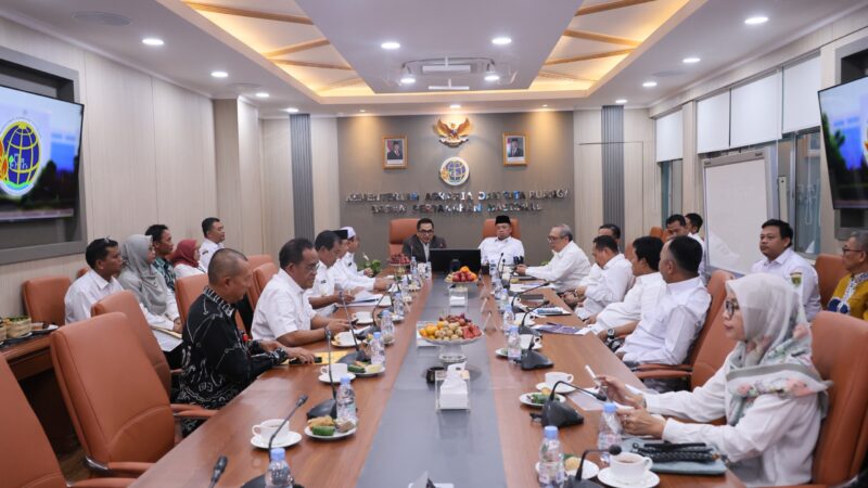 Rakor Bersama Kepala Daerah Kalsel, Menteri Nusron Dorong Penataan LP2B Sesuai Kebutuhan Masyarakat