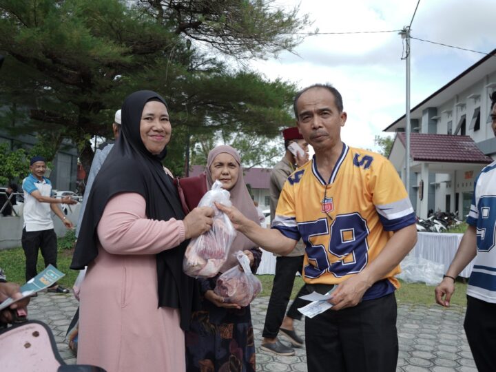 Kejati Kalteng Tebar Ribuan Paket Daging Kurban pada Iduladha 1447 H